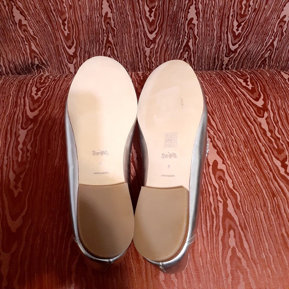 COACH LEATHER WOMANS SIZE 9B HANNA METALLIC CHAMPAGNE CHAIN LOGO SLID-ON LOAFERS - Picture 7 of 11